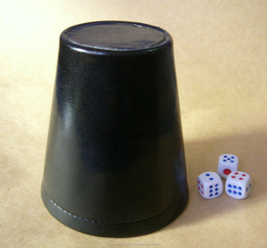 cubilete buena calidad plástica de encargo para <span class=keywords><strong>la</strong></span> promoción de <span class=keywords><strong>la</strong></span> cerveza o el casino - Product Image 1