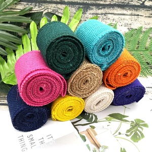 <span class=keywords><strong>Rouleau</strong></span> de toile de <span class=keywords><strong>jute</strong></span> de couleur naturelle 100% pour paquet de cadeau de fête de mariage 6 cm de large et 2 mètres de long - Product Image 1