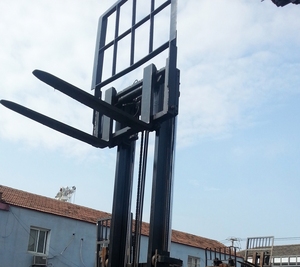 Buen estado usado Komatsu FD30 carretilla elevadora para la venta - Product Image 4