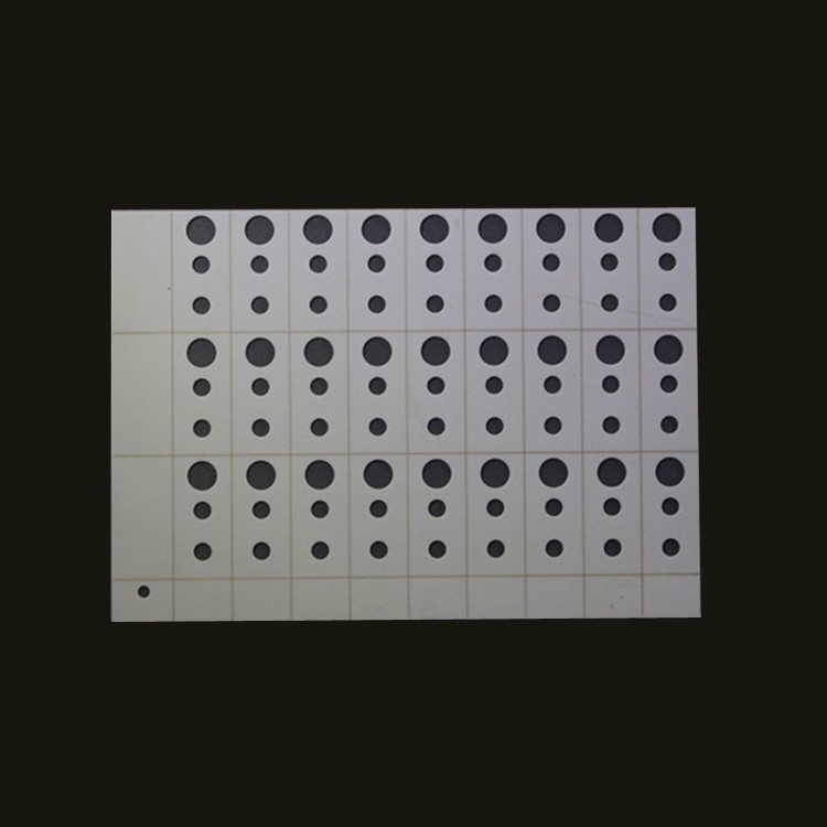 Пользовательская 1 мм Печатная плата 96% 99% Al2O3 глиноземная керамическая подложка с отверстиями