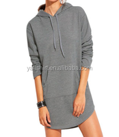 Robe longue décontractée pour femme en polaire à capuche avec poche kangourou et détail cordon pour l'automne