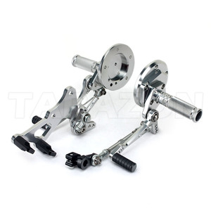 Juego de reposapiés trasero de aluminio CNC 6061 para motocicleta, para <span class=keywords><strong>YAMAHA</strong></span> <span class=keywords><strong>VMAX</strong></span> 1700 - Product Image 1