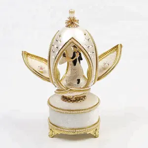 2018 popular gifts decorated fancy jewel box goose egg music box