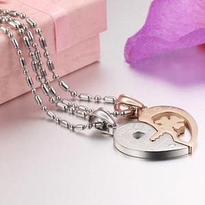 <span class=keywords><strong>Collana</strong></span> con Ciondolo a Forma di Lucchetto e Chiave in <span class=keywords><strong>Argento</strong></span> e Oro dal Design Unico e Raffinato - Product Image 5