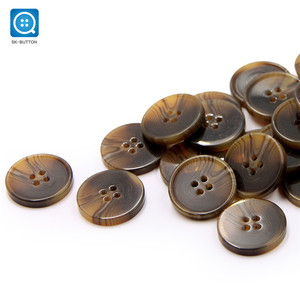 32L 4 lỗ lớn màu nâu thời trang nam may nhựa may phù hợp với tùy chỉnh Polyester nút nhựa cho áo khoác - Product Image 2