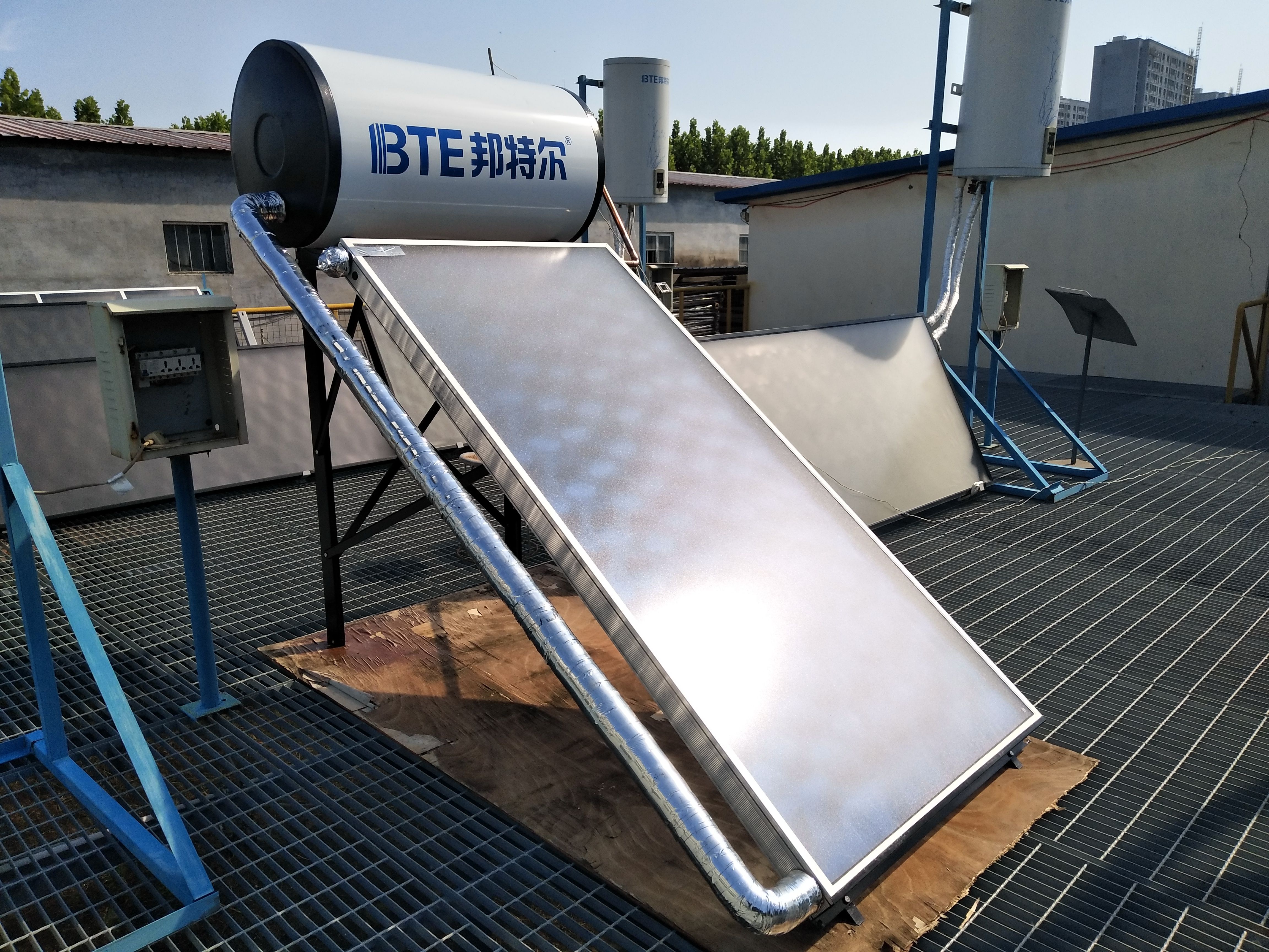 Solar water heater