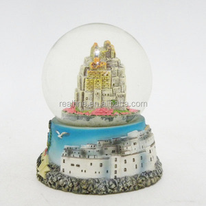 Souvenirs touristiques d'<span class=keywords><strong>Italie</strong></span> <span class=keywords><strong>Ostuni</strong></span> faits sur mesure en gros Globe à neige en verre résine pour cadeaux promotionnels - Product Image 3
