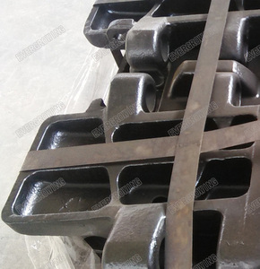 Plaques de patins de chenilles pour <span class=keywords><strong>grue</strong></span> sur chenilles à flèche articulée <span class=keywords><strong>Liebherr</strong></span> modèle LR1300 LR1300SX LR1350 LR1350-1, pièces de train de roulement - Product Image 3