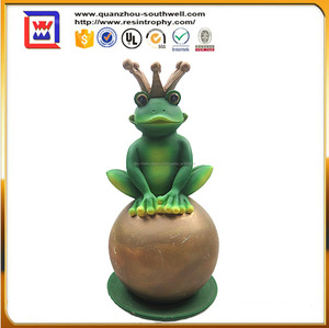 il <span class=keywords><strong>principe</strong></span> ranocchio e resina statua statua <span class=keywords><strong>principe</strong></span> azzurro per la vendita - Product Image 1