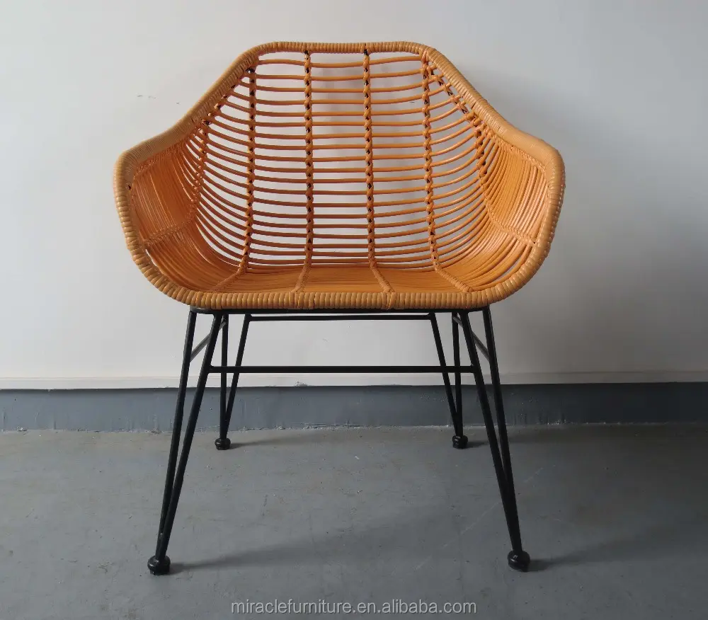 Фабрика Фошань, оптовая продажа, низкая цена, черная металлическая проволока, полиэтиленовый ротанговый рычаг, обеденный стул, наружное садовое кресло для ресторана