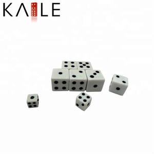 ขายส่ง16มิลลิเมตรสีขาวลูกเต๋าคริลิคที่มีจุดสีดำตรงมุมสี่เหลี่ยมคมขอบยอมรับการออกแบบที่กำหนดเองสำหรับการเล่นเกม - Product Image 3