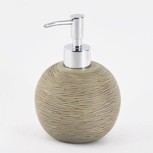 Lindos accesorios de baño de color café de forma redonda - Product Image 2