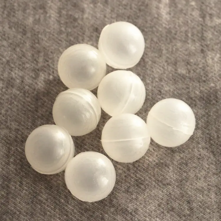 זול לבן בהיר חלול קטן פלסטיק כדורי כדור 14 מ"מ 15 מ"מ 20 מ"מ