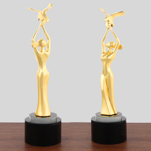 La nueva Oscar estatuilla modelo creativo belleza metal trofeos de cristal - Product Image 2