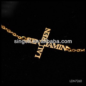 2014hecho en China personalizada 18k chapado en oro nombre hacia los lados de la cruz collar - Product Image 1