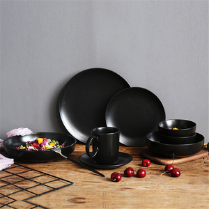 <span class=keywords><strong>Vajilla</strong></span> de Lujo Personalizada de Estilo Nórdico Europeo, Juego de Platos para Restaurante, <span class=keywords><strong>Vajilla</strong></span> Negra <span class=keywords><strong>Mate</strong></span> al por Mayor, Juego de Cena de Cerámica de 16 Piezas - Product Image 4