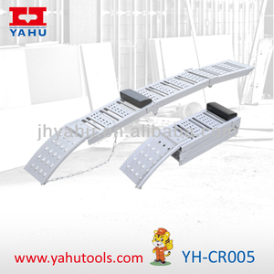 Heavy duty and foldable plastic car ramps
