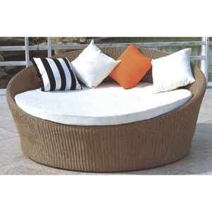 Chaise longue ronde en rotin d'extérieur pour cour et hôtel - Product Image 2