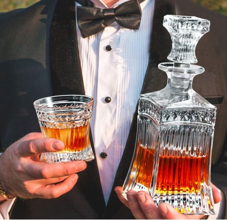 Whiskey Glass Decanter Entertainment Set of 5 one Liquor Dispenser Beverage Bottle with Square Stopper and 4 Glass