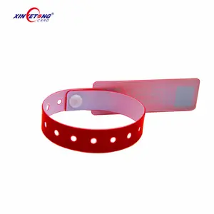 Tùy Chỉnh Logo Nhựa Pvc Dây Đeo Cổ Tay Cho Lễ Hội Thời Trang Bán Buôn Khách Sạn Vòng Tay