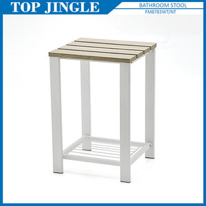 Taburete individual pequeño y bonito de madera con malla de alambre en la parte inferior - Product Image 1