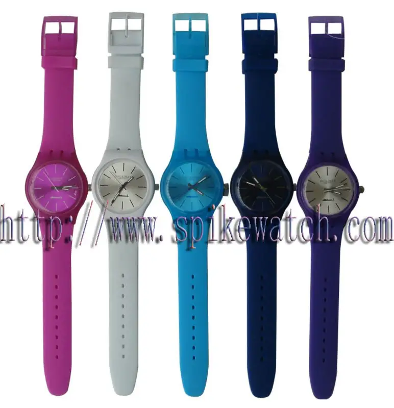 नए उत्पादों के लिए चीन के बाजार में सस्ते कलाई घड़ियों पर महिलाओं