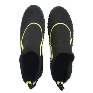 Competitive price customized bulk mens beach swimming plastic water shoes