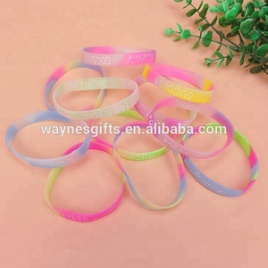 Custom CMYK Impreso Logo Fútbol Pulsera de silicona Pulsera para el uso del evento - Product Image 5