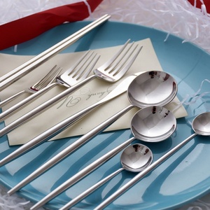 Élégant Ensemble de Couverts en Acier Inoxydable Poli Miroir, Couteaux Fourchettes Cuillères, pour Mariages - Product Image 1