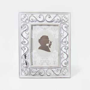 Cornice Portafoto Vintage Francese in Resina Fatta a Mano, Bordo Bianco con Motivo a S Traforato, Ecologica - Product Image 1