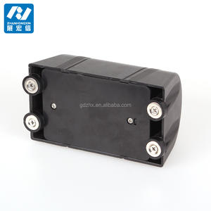 Prodotto per barriere stradali con cintura retrattile con montaggio a parete in plastica a scomparsa - Product Image 4