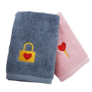 En gros fantaisie multicolore 35*35 petite serviette éponge avec logo broderie personnalisée - Product Image 1