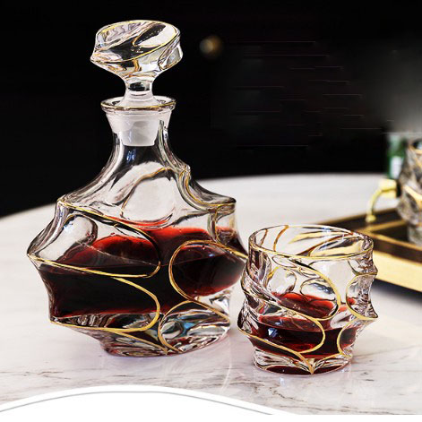 Whiskey Decanter set for Liquor Gold Rim Scotch Crystal Glass Decanter and 6 glasses set