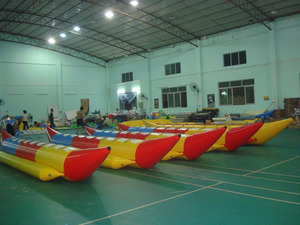 Giá rẻ Inflatable thuyền chuối nước nổi trò chơi thể thao 8 người thuyền chuối để bán - Product Image 3
