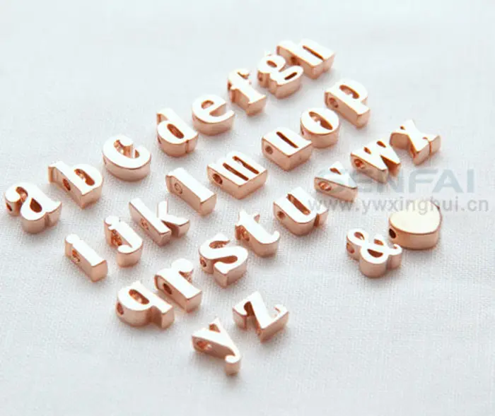 चीन थोक के लिए गुलाब गोल्ड लोअरकेस A---Z एकल वर्णमाला पत्र मोती आकर्षण आभूषण उपकरण