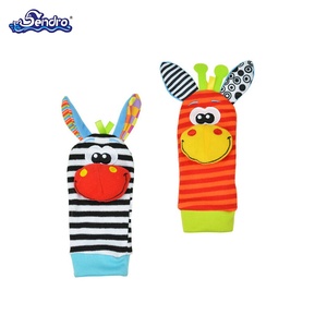 Chine Usine <span class=keywords><strong>de</strong></span> jouets Vente en gros OEM/ODM Conception personnalisée <span class=keywords><strong>Hochet</strong></span> <span class=keywords><strong>de</strong></span> poignet et <span class=keywords><strong>de</strong></span> <span class=keywords><strong>pied</strong></span> <span class=keywords><strong>de</strong></span> bébé en peluche - Product Image 5