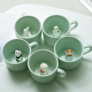 UCHOME-taza de cerámica con forma de Animal, taza con cuchara y tapa, con figurita en el interior