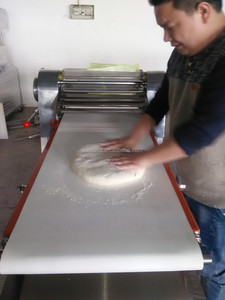 Pequeña laminadora de masa/Masa Laminadora Máquina/máquina laminadora De masa de Pastelería - Product Image 3