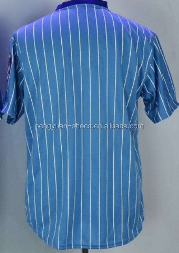 Pull à rayures blanches bleu clair 1984 Retourner l'horloge