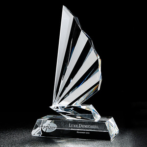 Puente pequeño Nuevo diseño Premium K9 Forma de águila Premio de cristal en blanco personalizado con precio al por mayor - Product Image 1