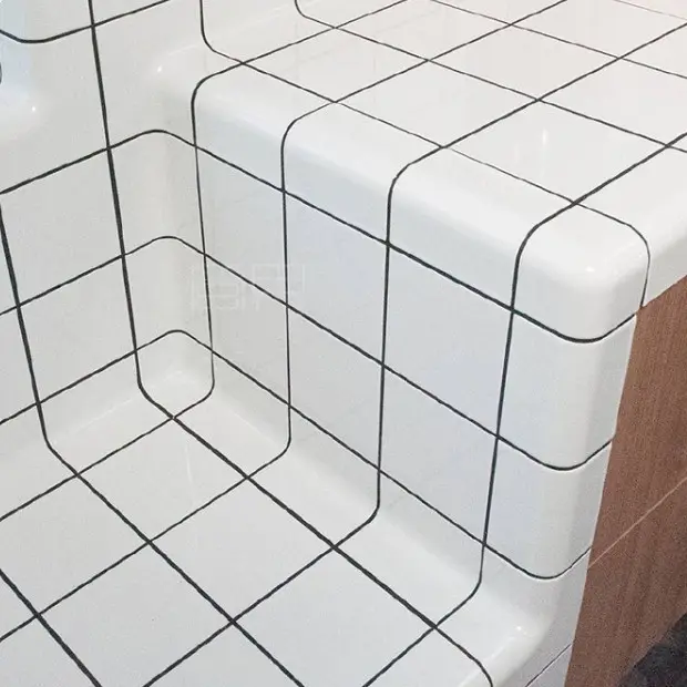 Leggero Muro di Piastrelle di Piastrelle in Bianco Curvo di Ceramica