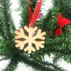 Kundenspezifischer Weihnachtsbaumanhänger aus Kiefernholz mit Laserschnitt - Product Image 2