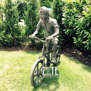 Bahçe parkı yaşam boyutu antik bronz çocuk sürme bisiklet heykel