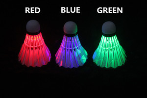 ลูกแบดมินตัน LED ส่องสว่าง สีสันสดใส ไฟกระพริบสำหรับเล่นกลางคืน ทนทาน ใช้ได้ทั้งในร่ม/กลางแจ้ง เหมาะสำหรับการฝึกซ้อมในสโมสร - Product Image 3