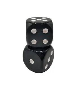 高质量的圆角塑料白色和黑色16毫米6面骰子玩游戏