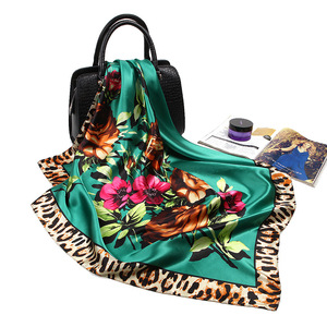 <span class=keywords><strong>Sciarpe</strong></span> di seta per donne di Design di marca di lusso fascia femminile Bandana 90*90CM scialli leopardati grandi <span class=keywords><strong>sciarpe</strong></span> quadrate di raso stampate - Product Image 2