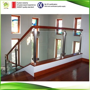 Renouveler l'intérieur et l'extérieur de la villa, y compris le balcon avec panneaux de <span class=keywords><strong>verre</strong></span>, garde-corps <span class=keywords><strong>en</strong></span> acier inoxydable et design contemporain. - Product Image 5
