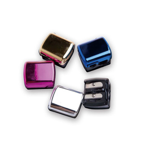Aiguisoir de crayon pour les yeux, en plastique, outil de maquillage cosmétique, <span class=keywords><strong>eye</strong></span>-<span class=keywords><strong>liner</strong></span> à sourcils, avec couvercle, lame en acier, 2 trous - Product Image 1