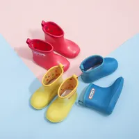 عالية الجودة و رخيصة لطيف باستخدام عالية الجودة pvc أحذية مطر للأطفال pvc المطر التمهيد طفل أحذية المطر 3000 أزواج في الأوراق المالية