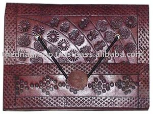 Vente en gros Fait à la main vintage en relief avec fermeture à bouton élastique cahier en cuir - Product Image 2